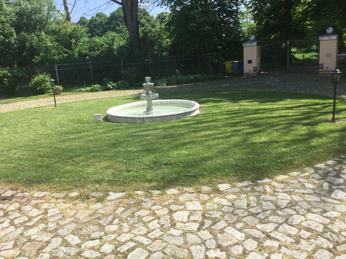 Exklusive Ferienwohnungen Im Gutshaus Viezen Bernitt Exterior photo